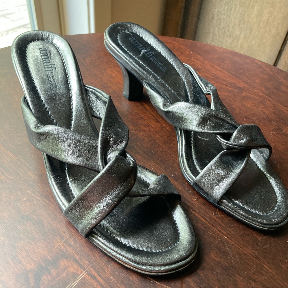NWOT Amalfi Pewter Grey Metallic Slide-10B